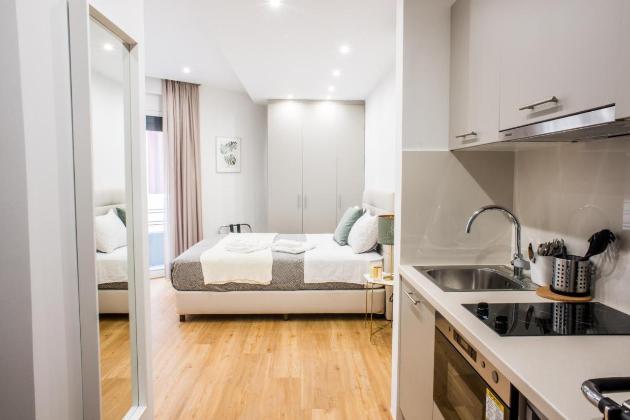 A24 Pristine & Sunny Suite Near Plaka & Parthenon アテネ エクステリア 写真